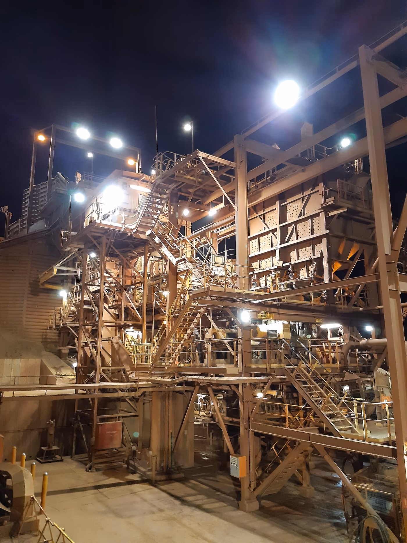 Primary crushing plant operating at night